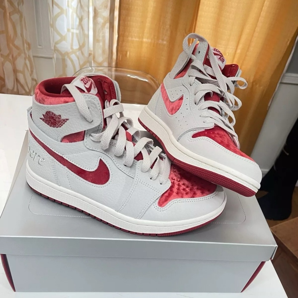 Air Jordan Retro 1 High Zoom Air CMFT 2 ‘Valentine's Day’  Sz 6.5W/5M VNDS